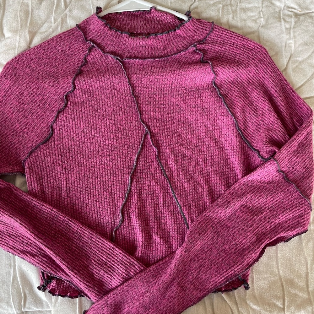 Pink/magenta cropped y2k shirt